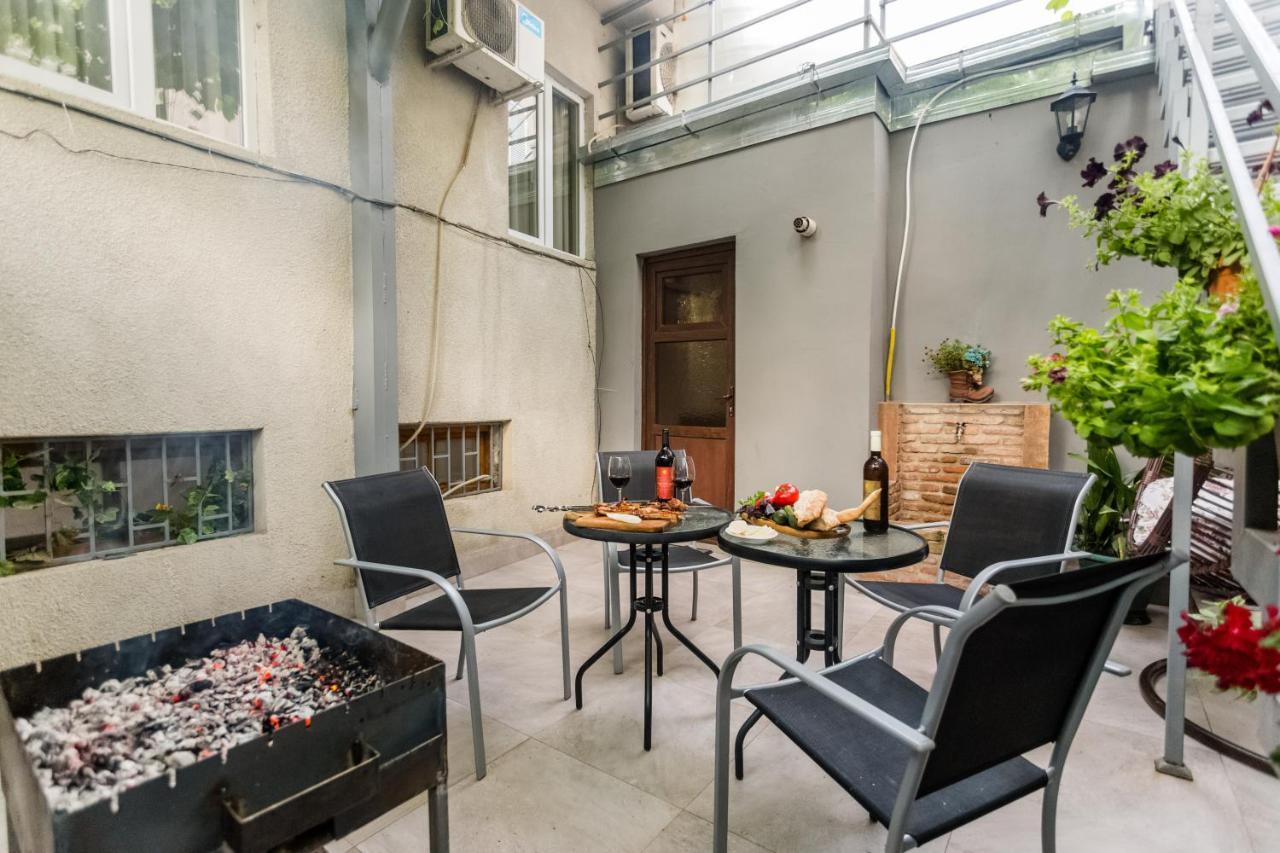 公寓 Rustaveli Two Bedroom With 5 Star Location 第比利斯